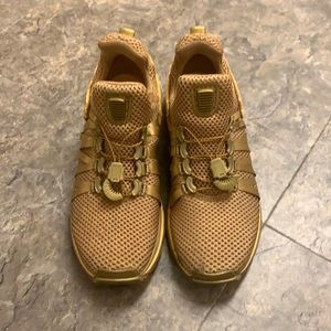 Nike sneaker/running with cushion, no lace